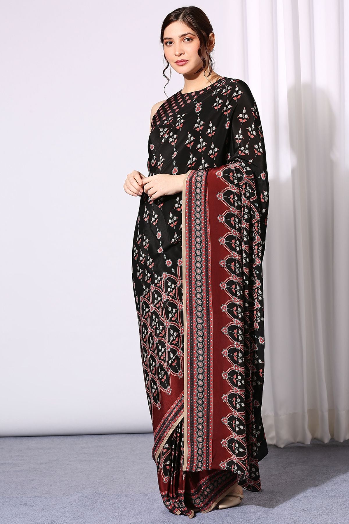 Ethnic Folklore Printed Pre Stitched Saree With Incut Blouse Which Has Back Opening