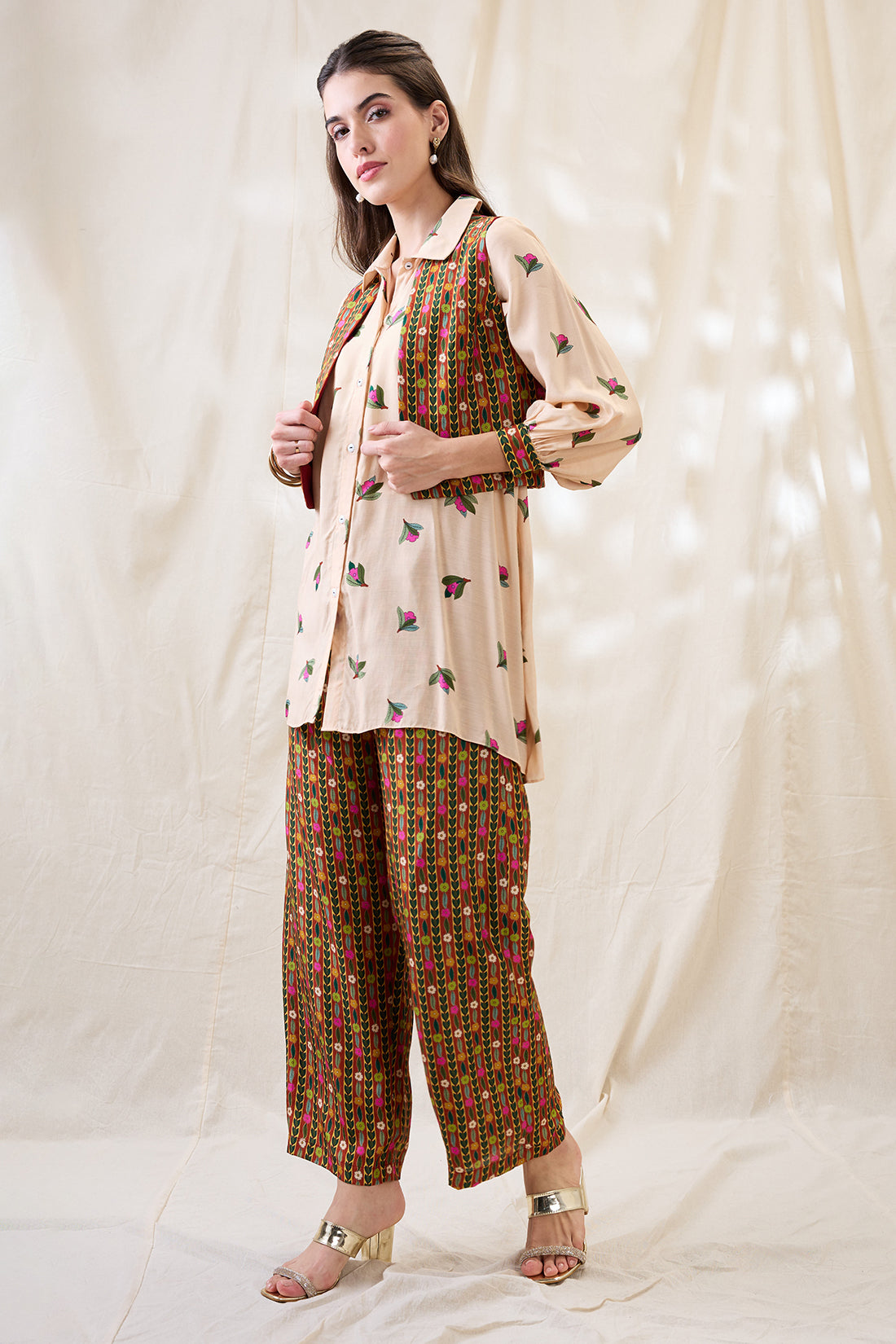 Gulzaar printed kurta set with jacket