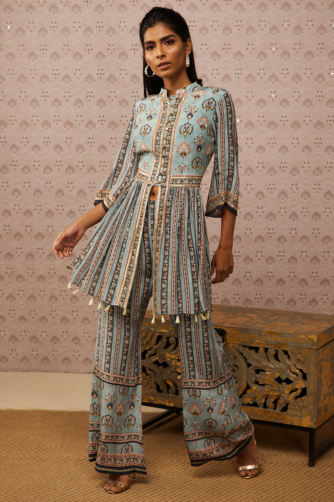 Sarouk Embroidered Kurta Set