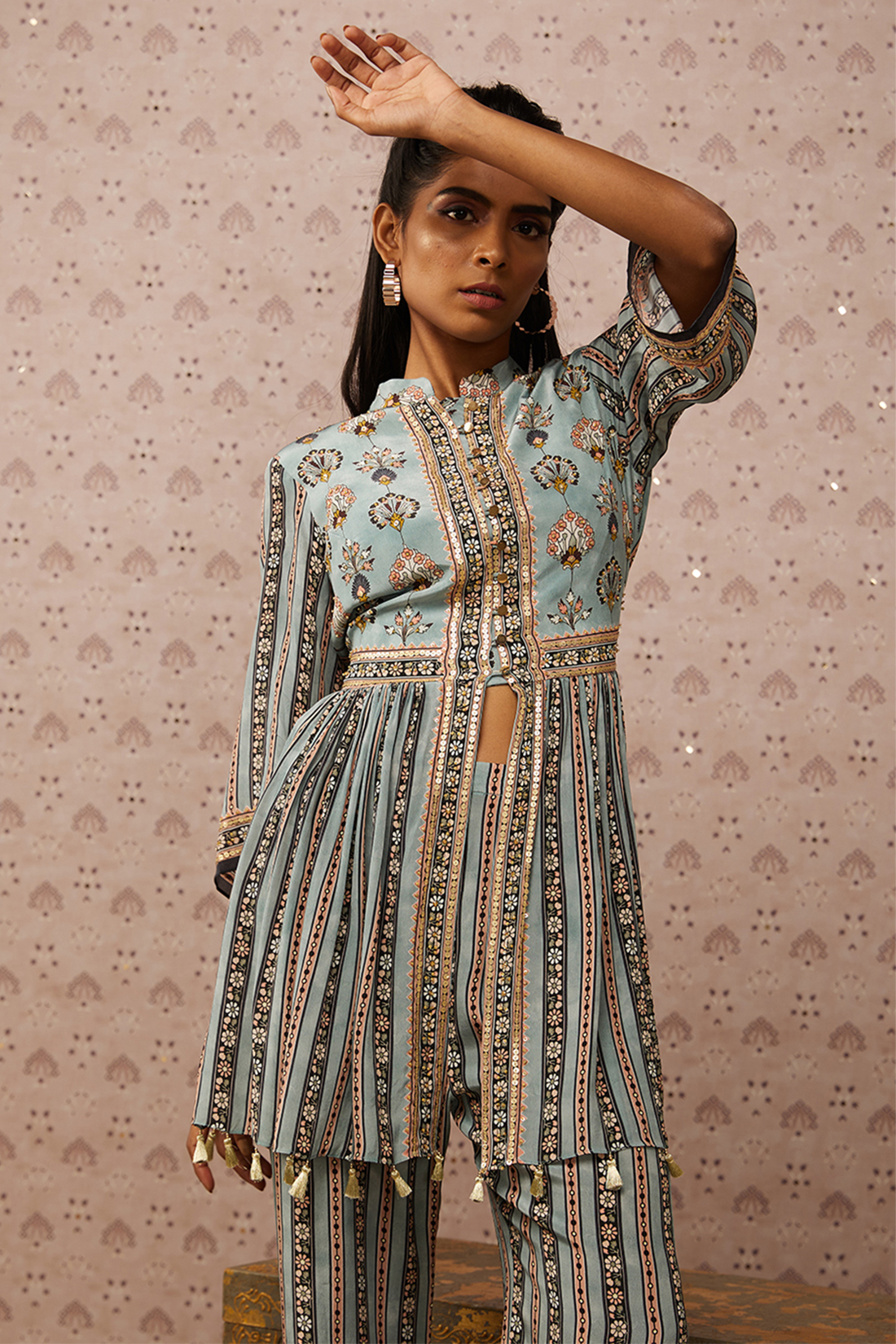 Sarouk Embroidered Kurta Set
