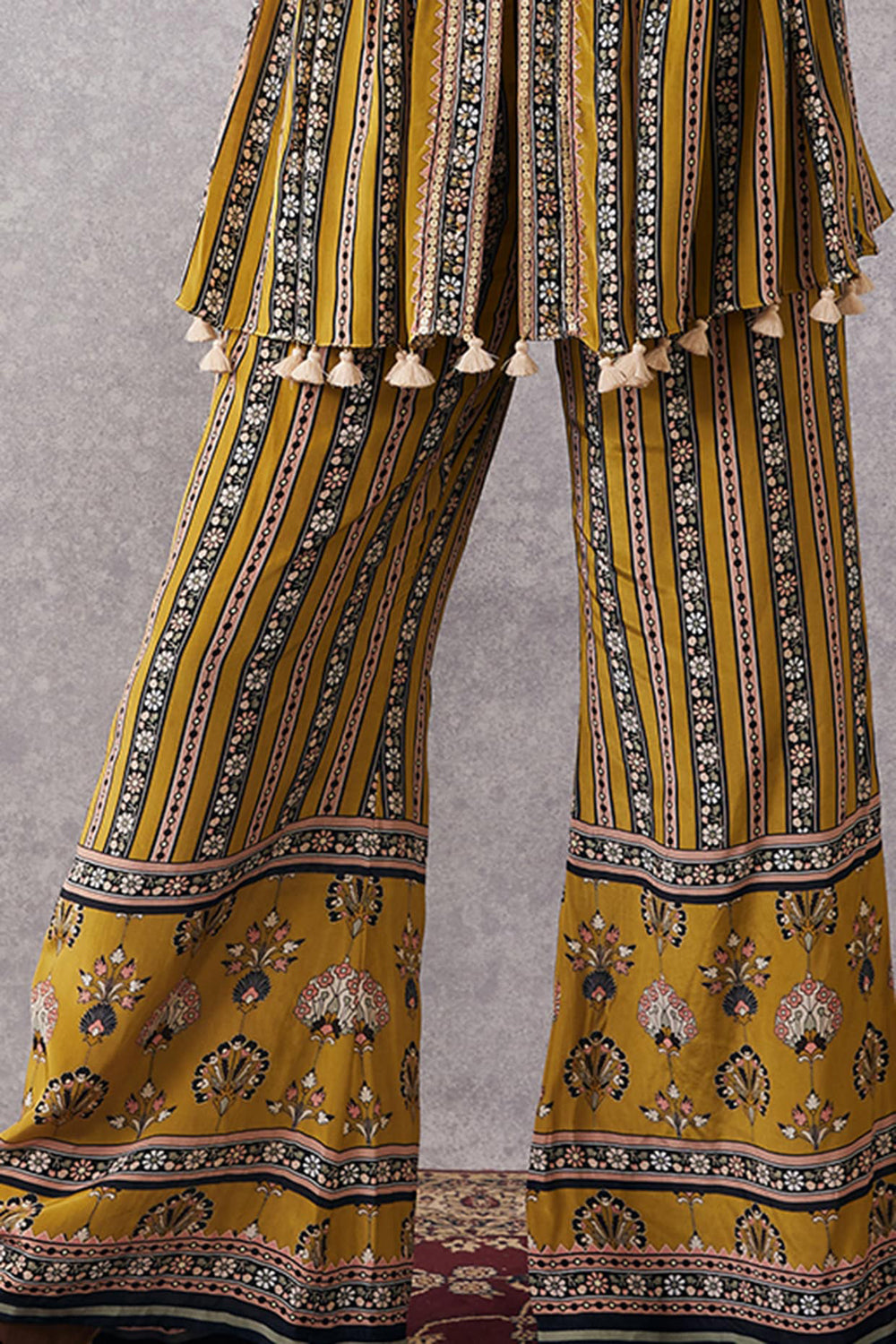 Sarouk Embroidered Kurta Set