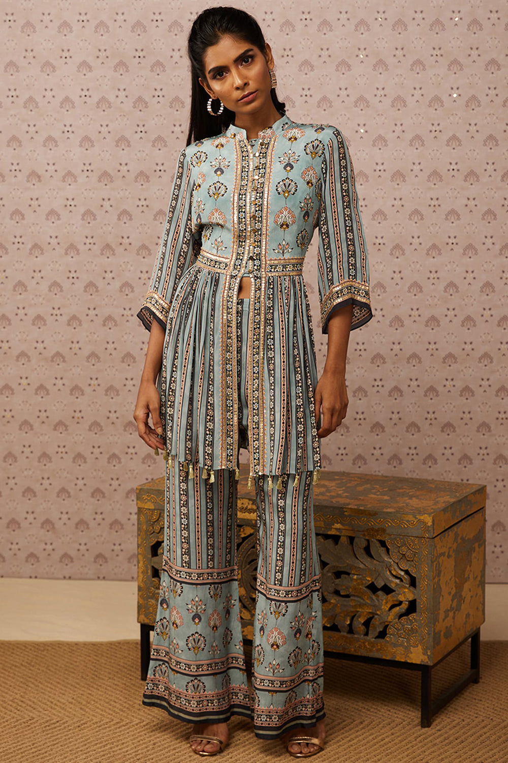Sarouk Embroidered Kurta Set