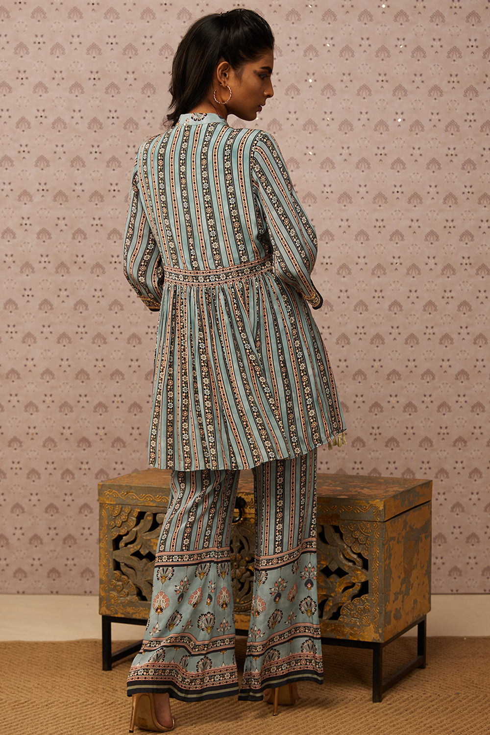 Sarouk Embroidered Kurta Set