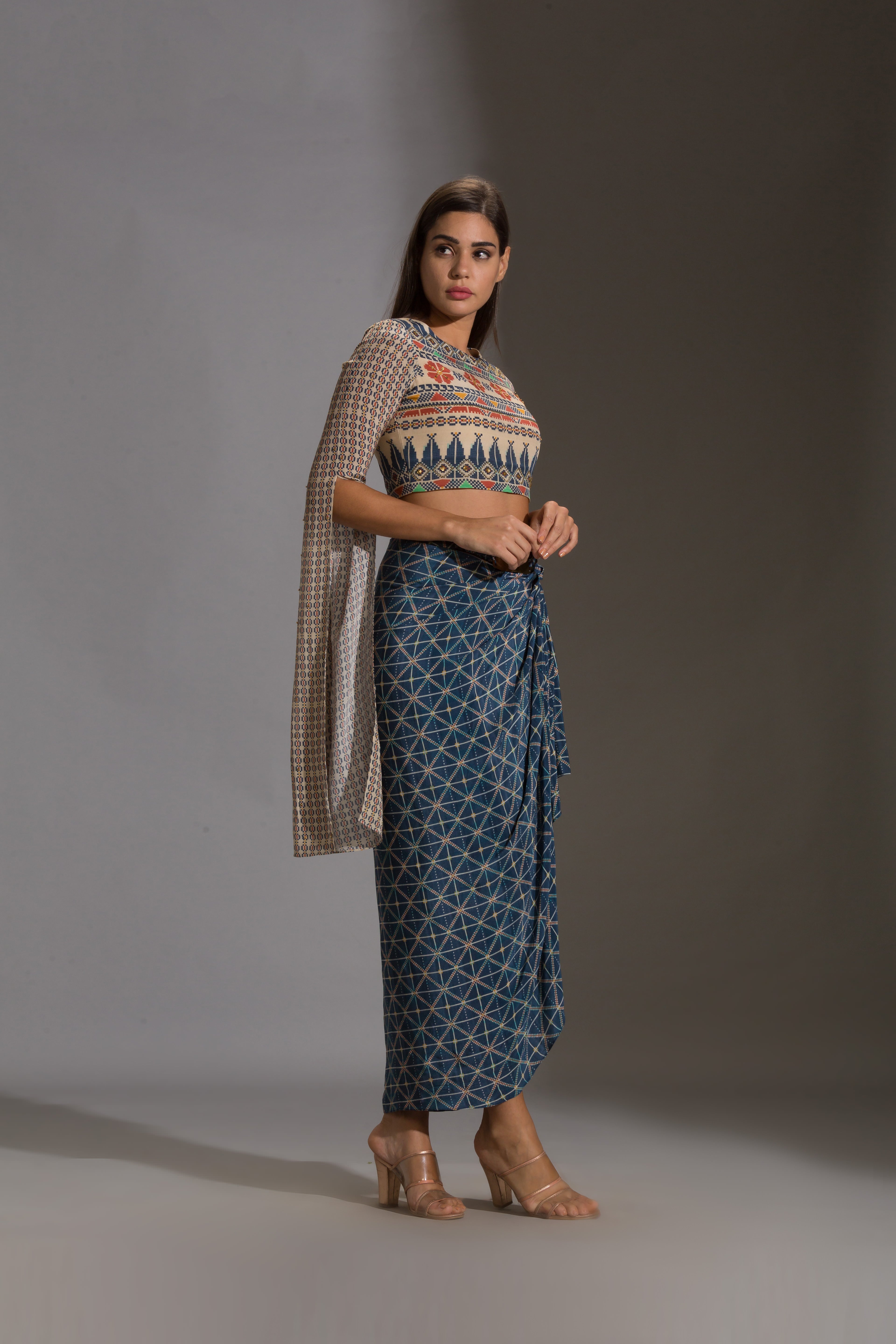 Tiraz Geomtrical Print Angel Sleeves Crop Top And Skirt
