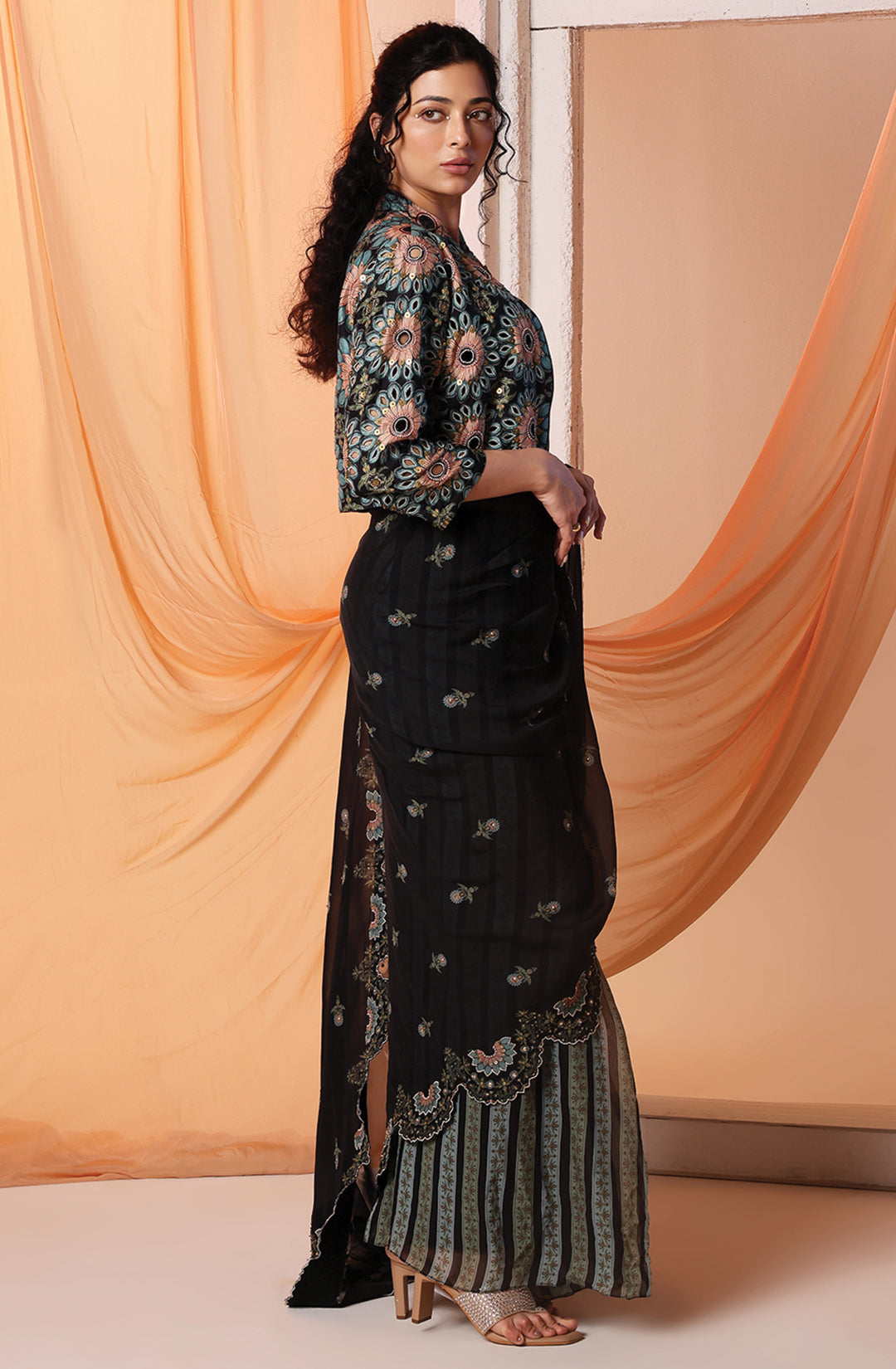 Eraya Embroidered Pre-Stiched Saree Set