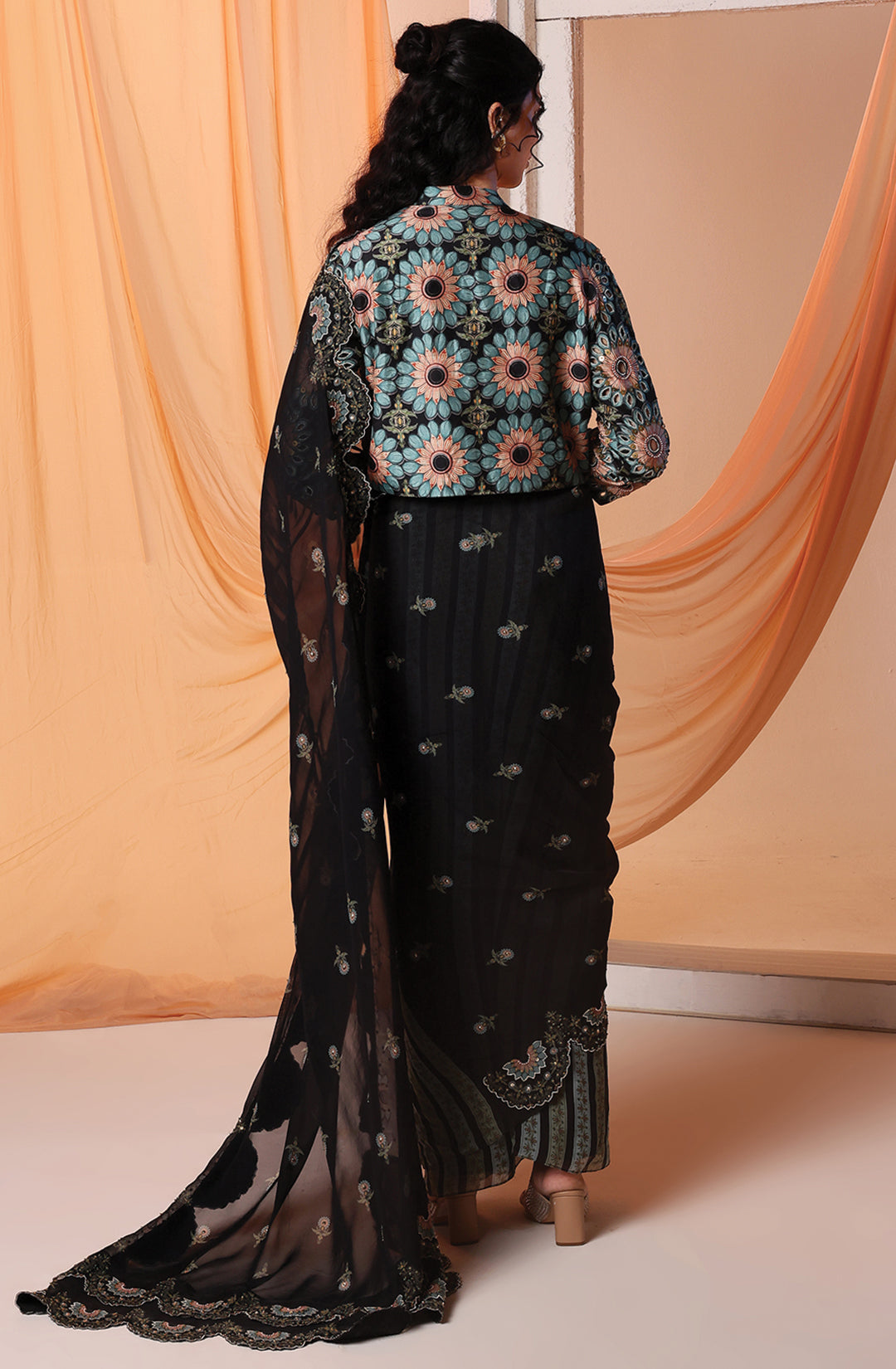 Eraya Embroidered Pre-Stiched Saree Set