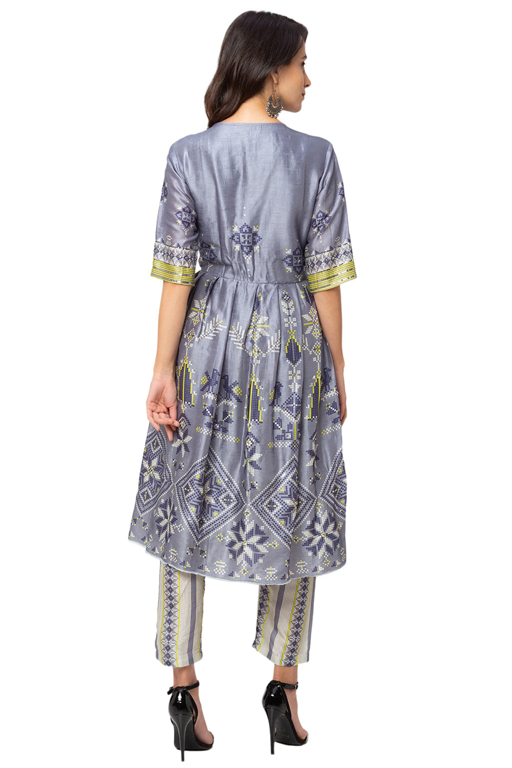 Printed Top Paired With Fitted Pants